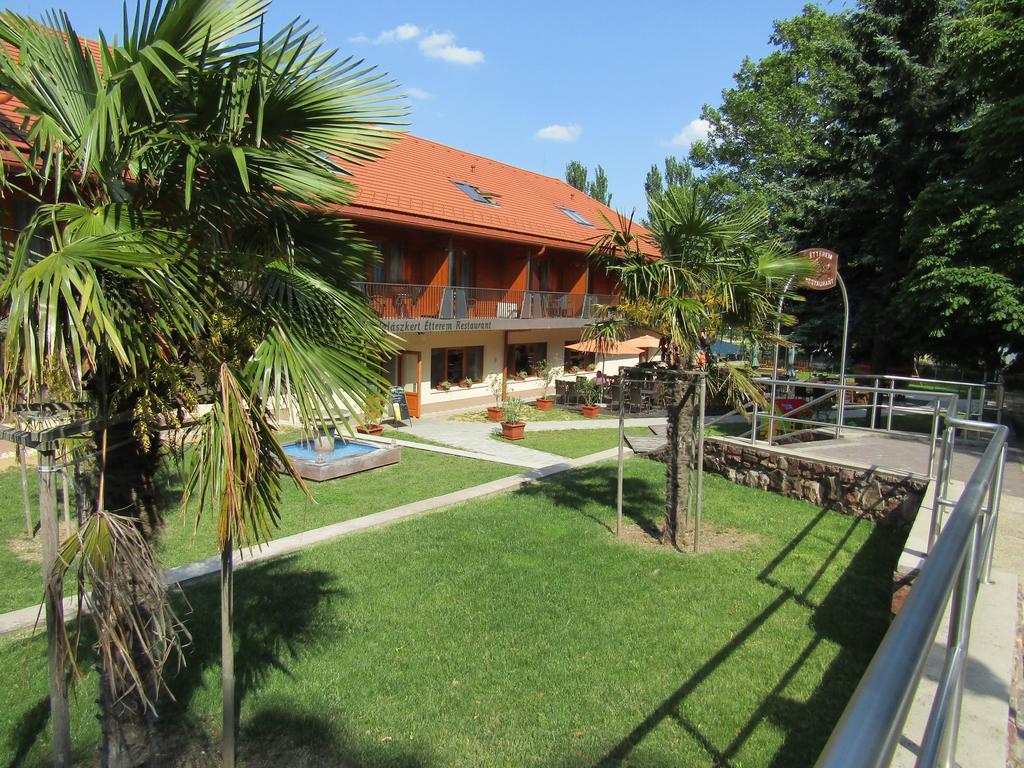 Hotel Halászkert Badacsony Badacsonytomaj Exterior foto